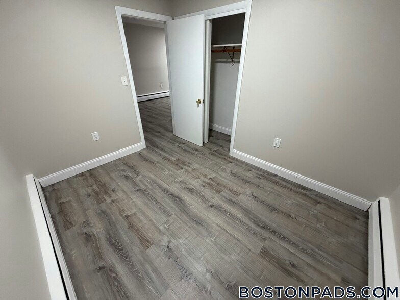 Building Photo - 18 Waugh St