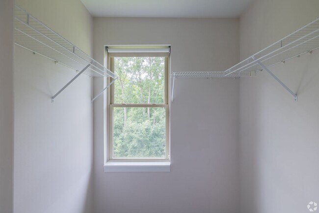 Building Photo - Discover Modern Living in Essex Junction in this 2 Bedroom Apartment