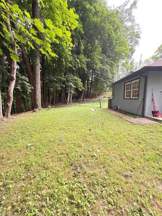 Building Photo - 42 Burlison Ave