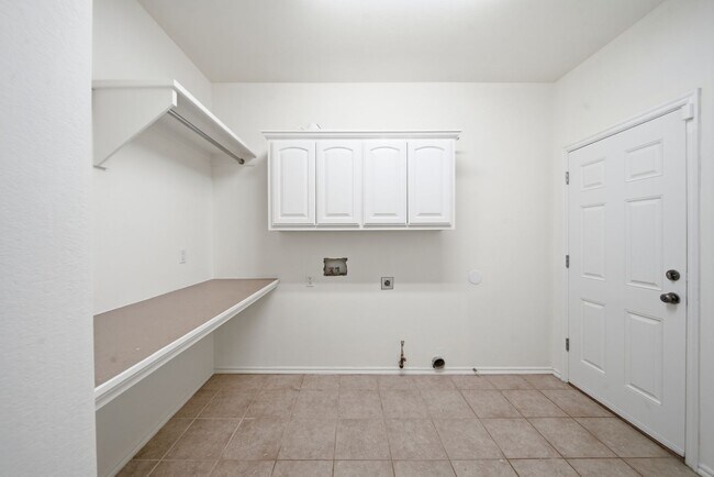 Building Photo - Spacious 5 Bedroom Home In Jenks West School District!
