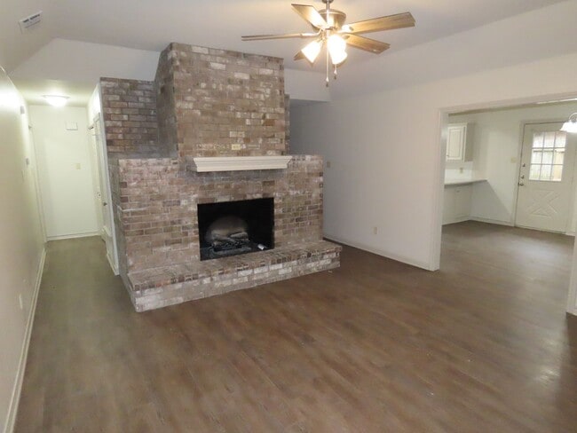 Building Photo - Whitehouse ISD! Beautifully Updated 3 Bedroom, 2 Bath Home