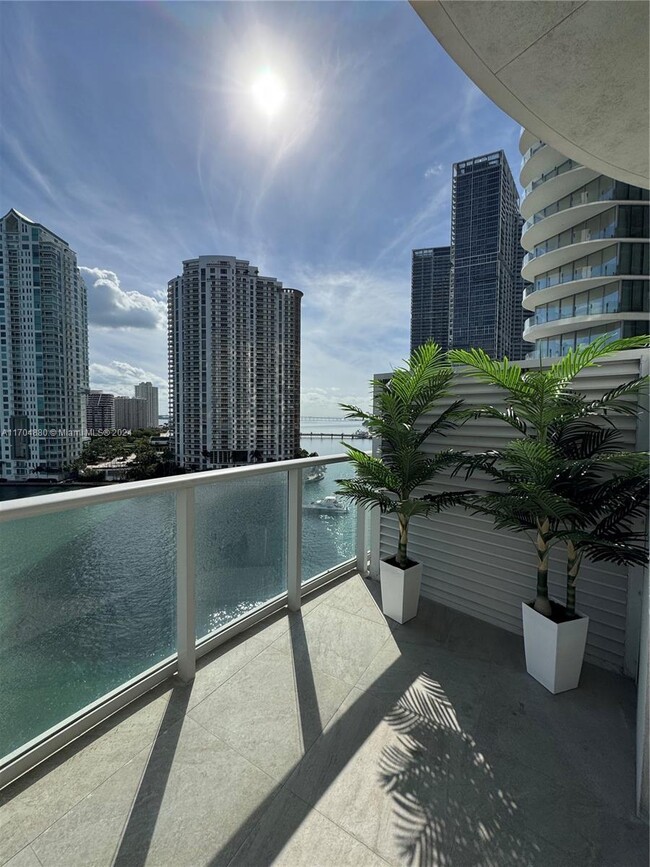 Building Photo - 300 S Biscayne Blvd