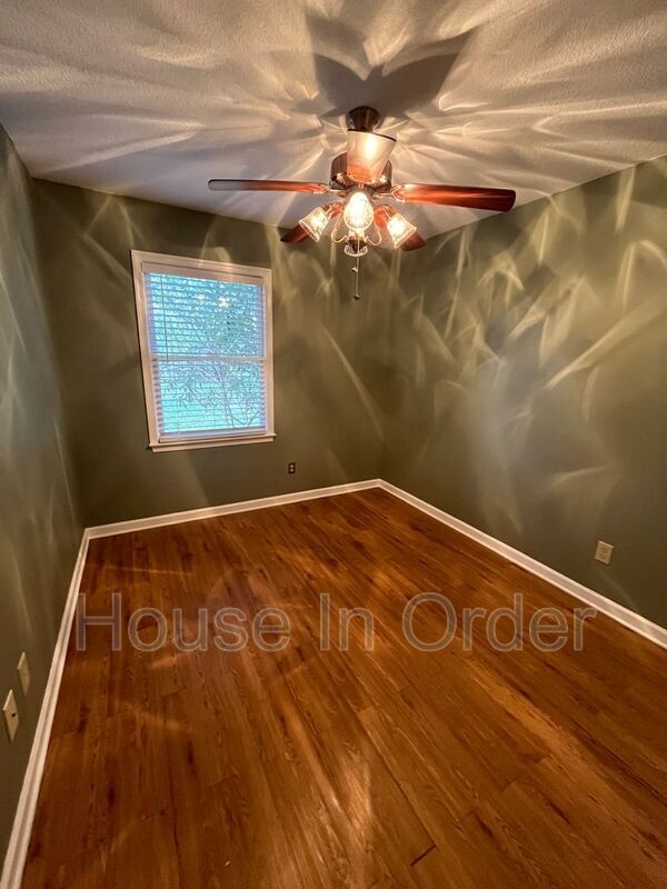 Building Photo - 217 Scottlynn Dr