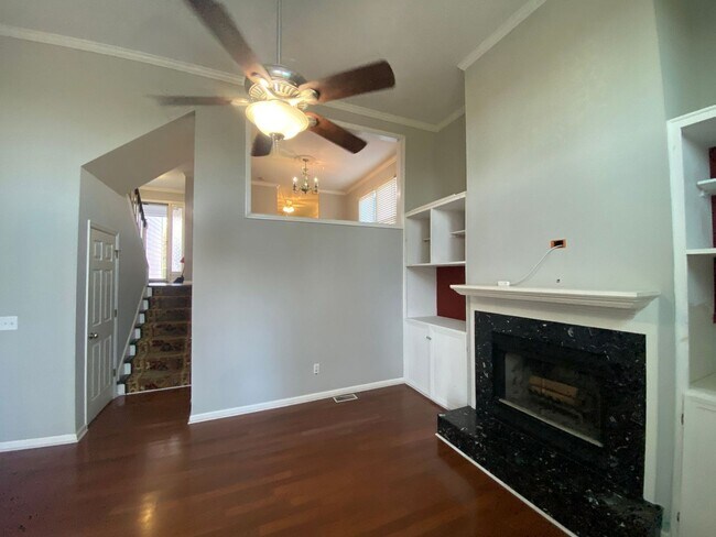 Building Photo - Great Location with a River View!