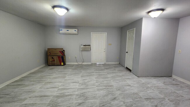 Building Photo - 301 Soria Dr