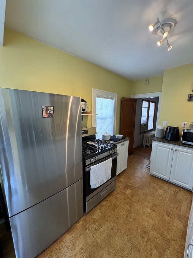 Building Photo - Gorgeous Single Family Home In Bryn Mawr - Available 8/15!