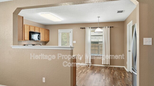 Building Photo - 233 Willow Crest
