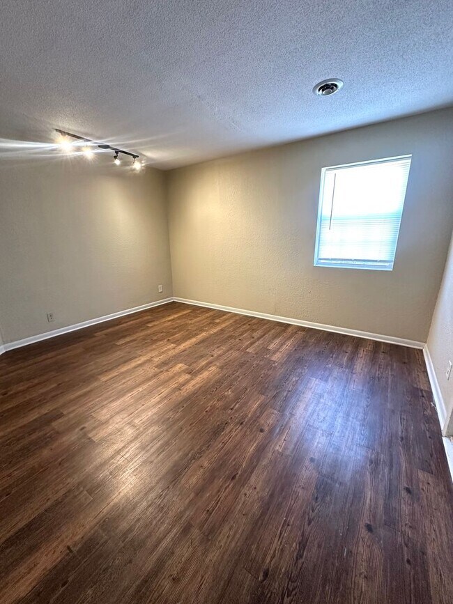 Building Photo - S0101-MF3-E1