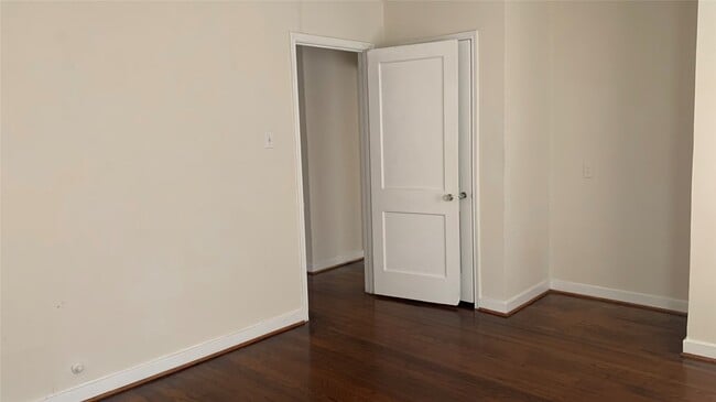 Building Photo - 4420 Roseland St