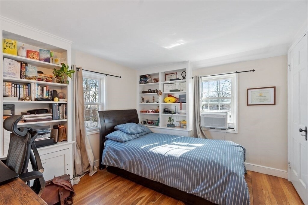 Building Photo - 25 Moody St