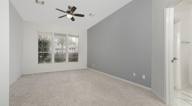 Building Photo - 83 E French Oaks Cir