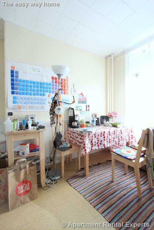 Building Photo - 8 A Forest St