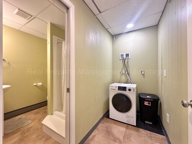 Building Photo - 574 Ardmore Dr