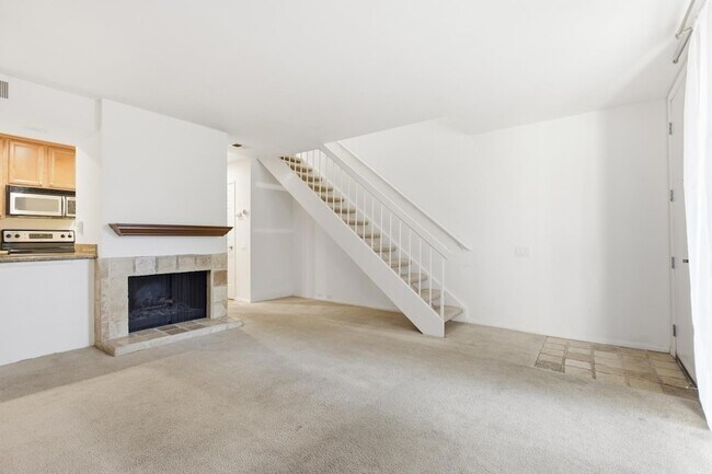 Building Photo - 536 Woodside Oaks
