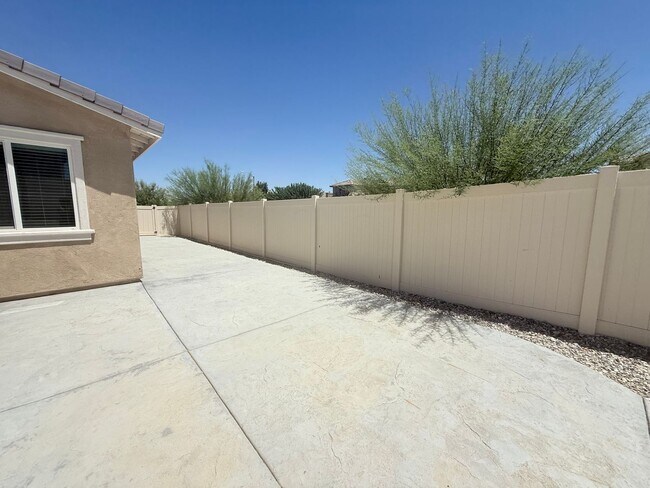 Building Photo - Beautiful Two Story Home, 3 Bedrooms, 2.5 Bathrooms, Solar Panels,