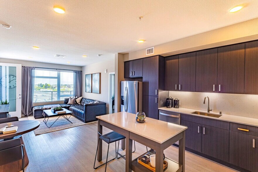 Building Photo - 3556 Rambla Pl