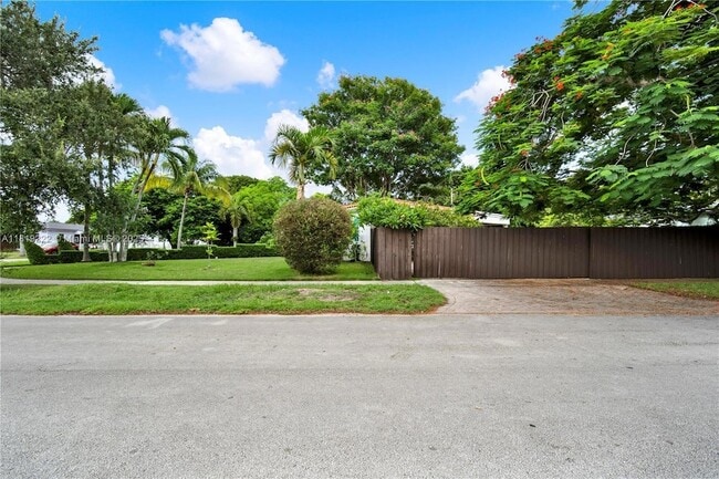 Building Photo - 6890 SW 51st St