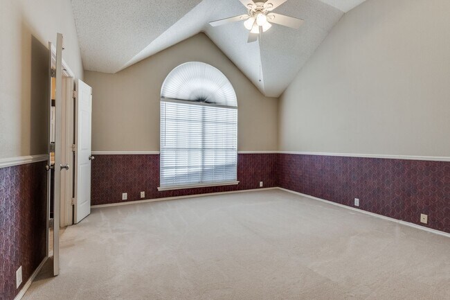 Building Photo - Stunning 3 Bedroom in the Champion Streets...