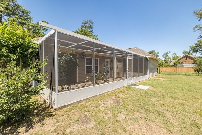 Building Photo - 203 Hayne Dr