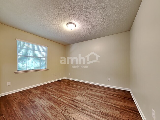 Building Photo - 2175 Hovington Cir E
