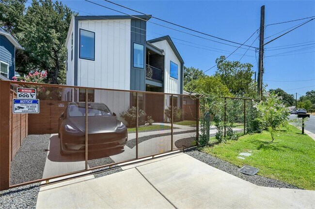 Building Photo - 1187 Oak Grove Ave
