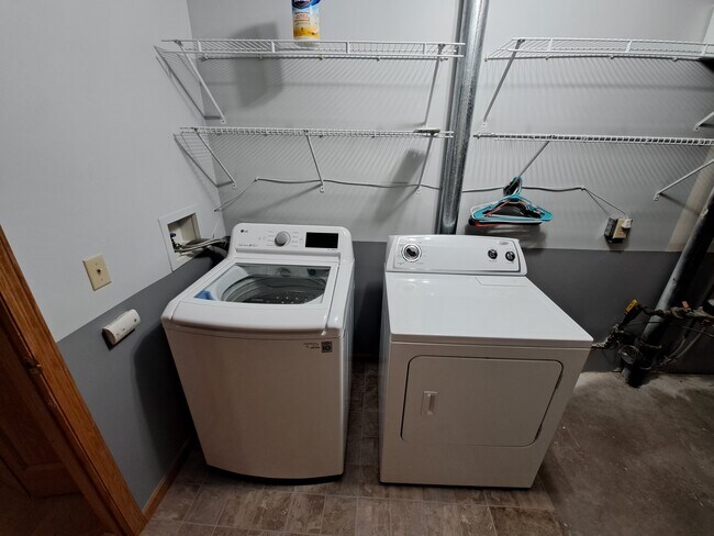 Washer & Drier - 679 Woodduck Dr