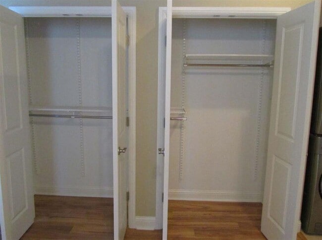 Building Photo - 115 E Main St