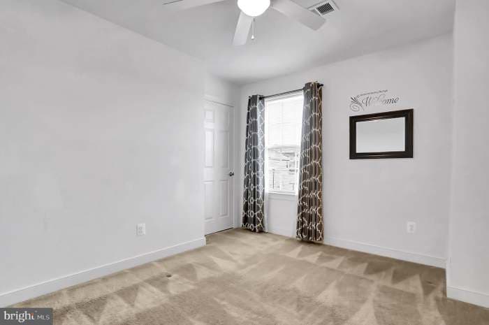 Building Photo - 515 Waterdale Dr