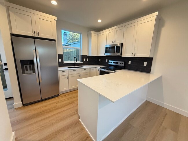 Building Photo - Brand New Modern 2 Bed/ 1 Bath Triplex - Near Old Mill District