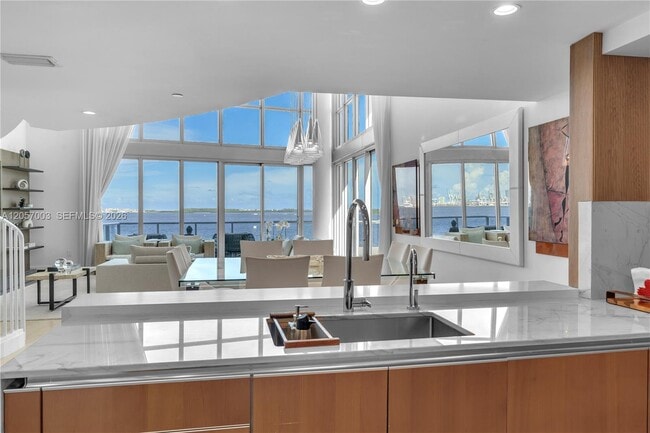 Building Photo - 1331 Brickell Bay Dr