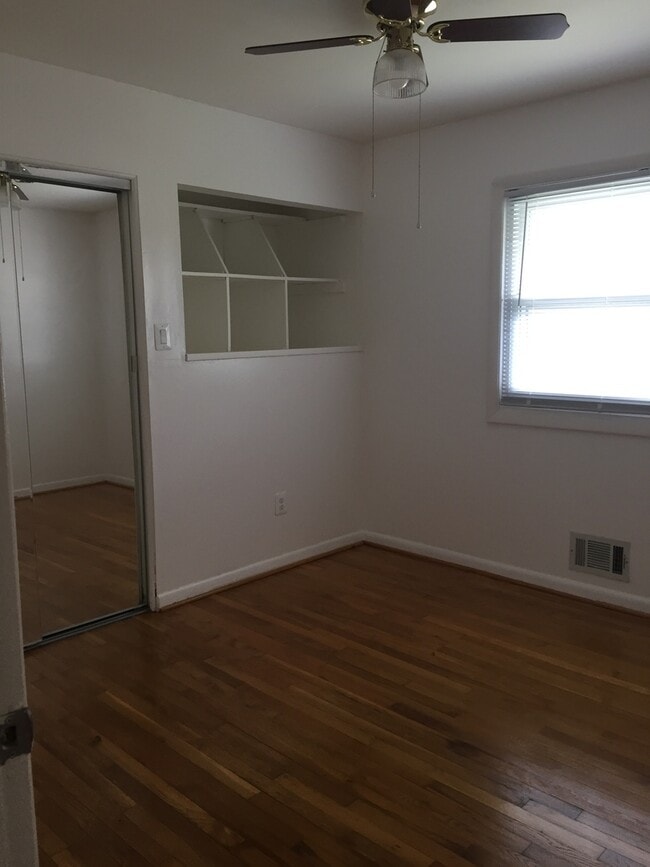 Building Photo - 4 BEDROOM, 3 FULL BATH SINGLE FAMILY HOME ...