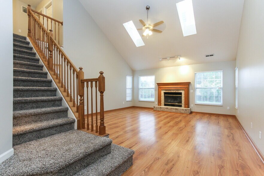 Building Photo - 401 Creekstone Dr