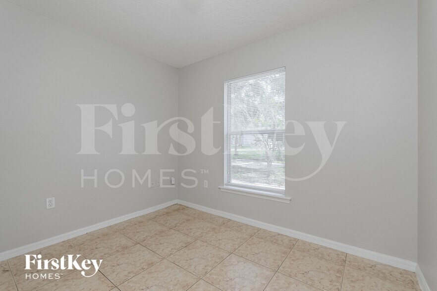 Building Photo - 557 Peace Dr