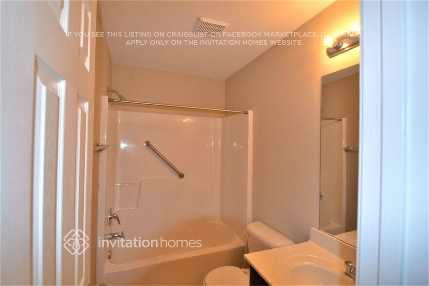 Building Photo - 4968 Locherby Dr