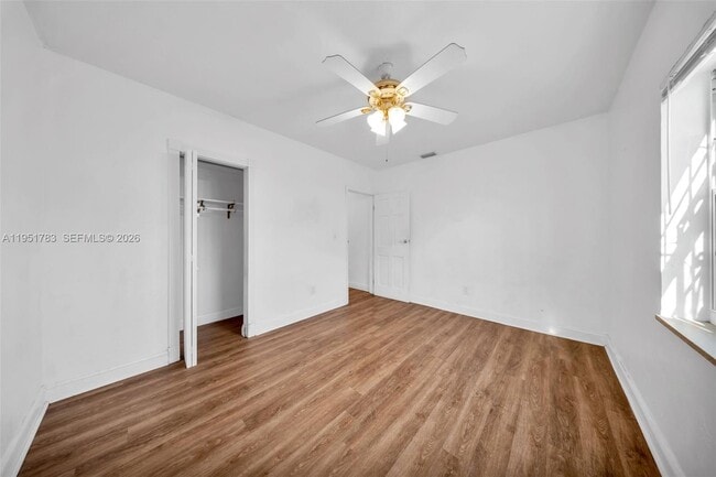 Building Photo - 1624 NE 175th St