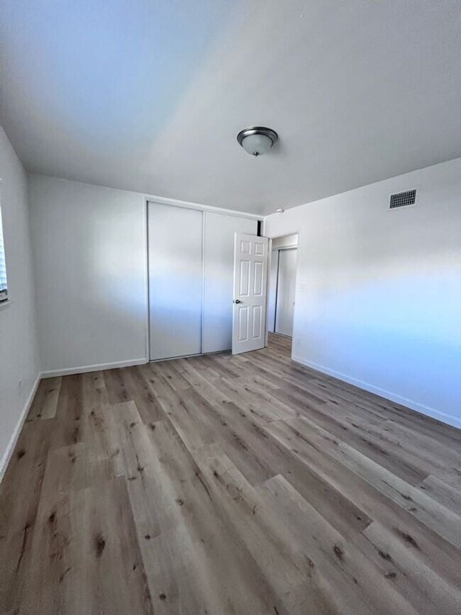 Building Photo - NEWLY RENOVATED South Redlands Home