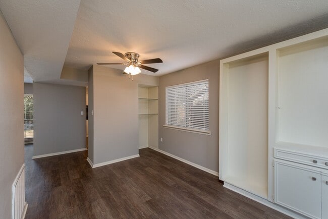 Building Photo - AUGUST 2026 MOVE IN! Beautiful 5 Bed Recently Renovated!