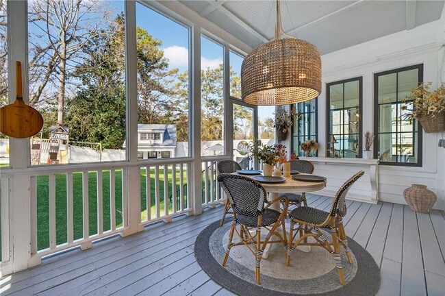 Building Photo - 1812 Wellbourne Dr NE