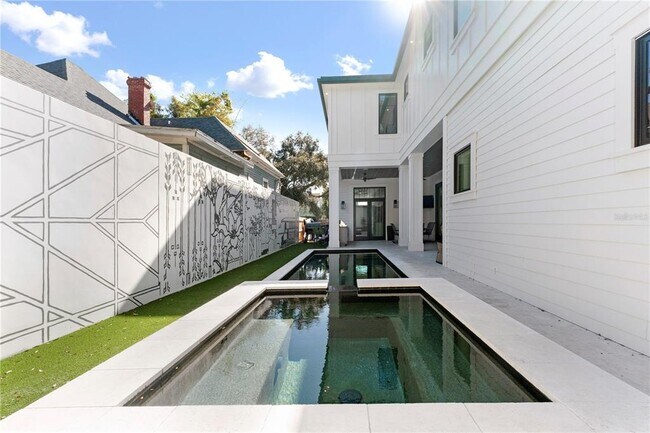 Building Photo - 319 W Frances Ave