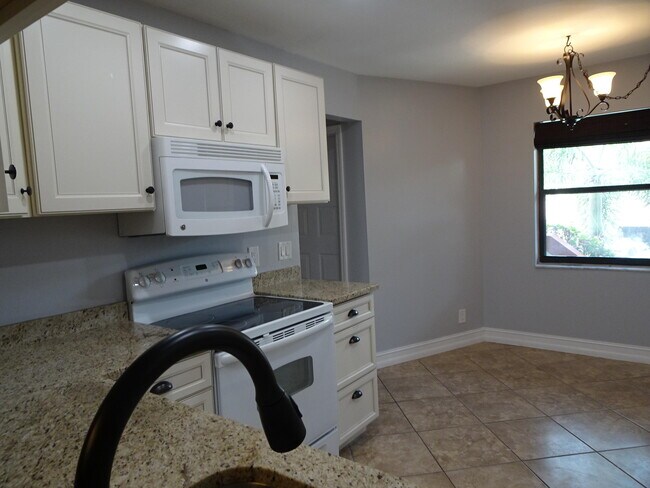 Building Photo - 12260 Sag Harbor Ct