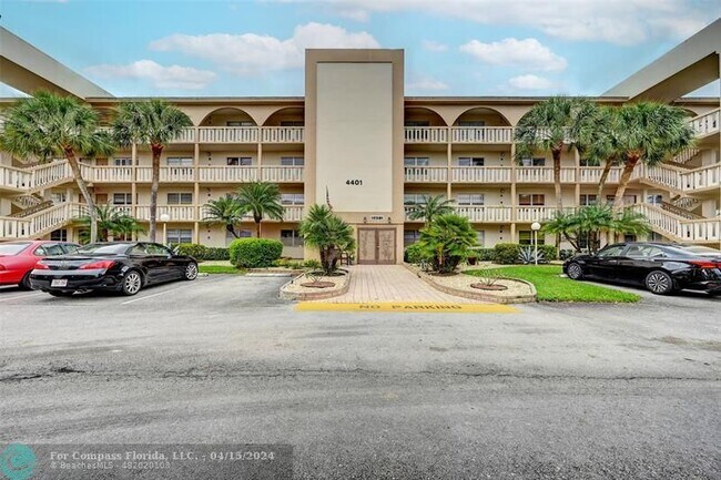 Building Photo - 4401 Martinique Ct