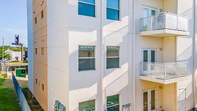 Building Photo - 502 Shiloh Dr