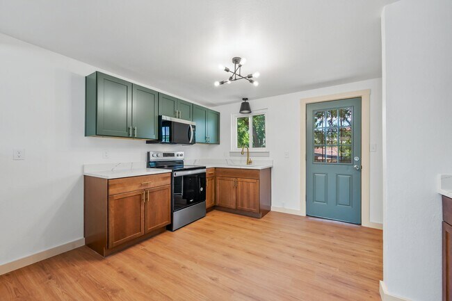 Building Photo - 1641 Lashley St