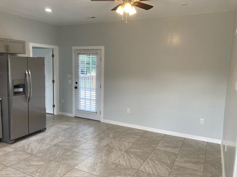 Building Photo - 802 Linwood Rd