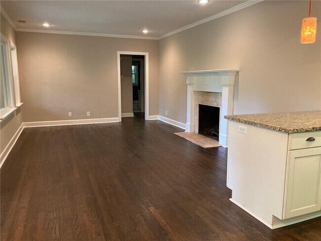 Building Photo - 49 Putnam Cir NE