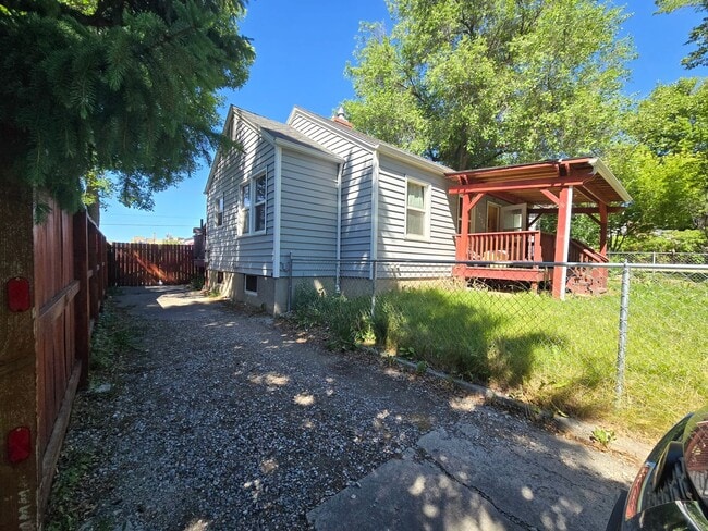 Building Photo - 709 1/2-1220 1/2 N 26th St