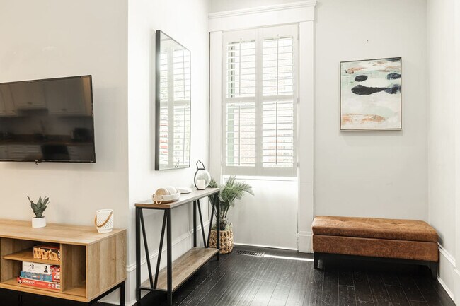 Building Photo - 1354 Broadway