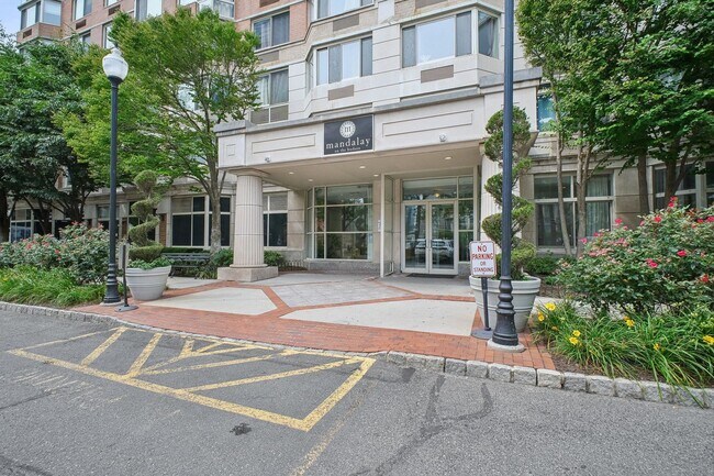 Building Photo - 20 2nd St