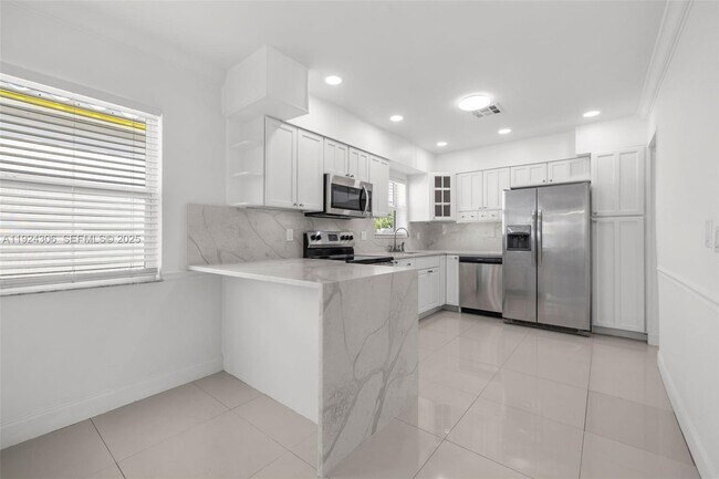 Building Photo - 1627 Moffett St