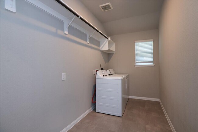 Building Photo - 2127 Cherryvale Dr